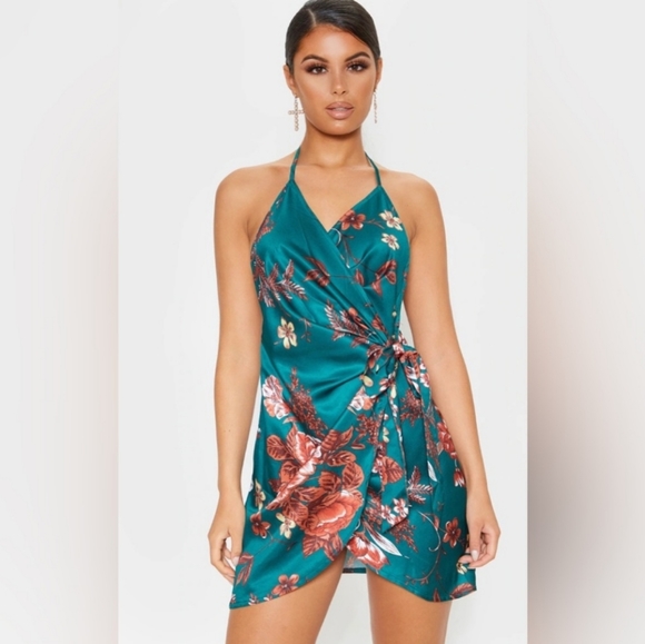 prettylittlething-dresses-pretty-little-thing-emerald-green-floral